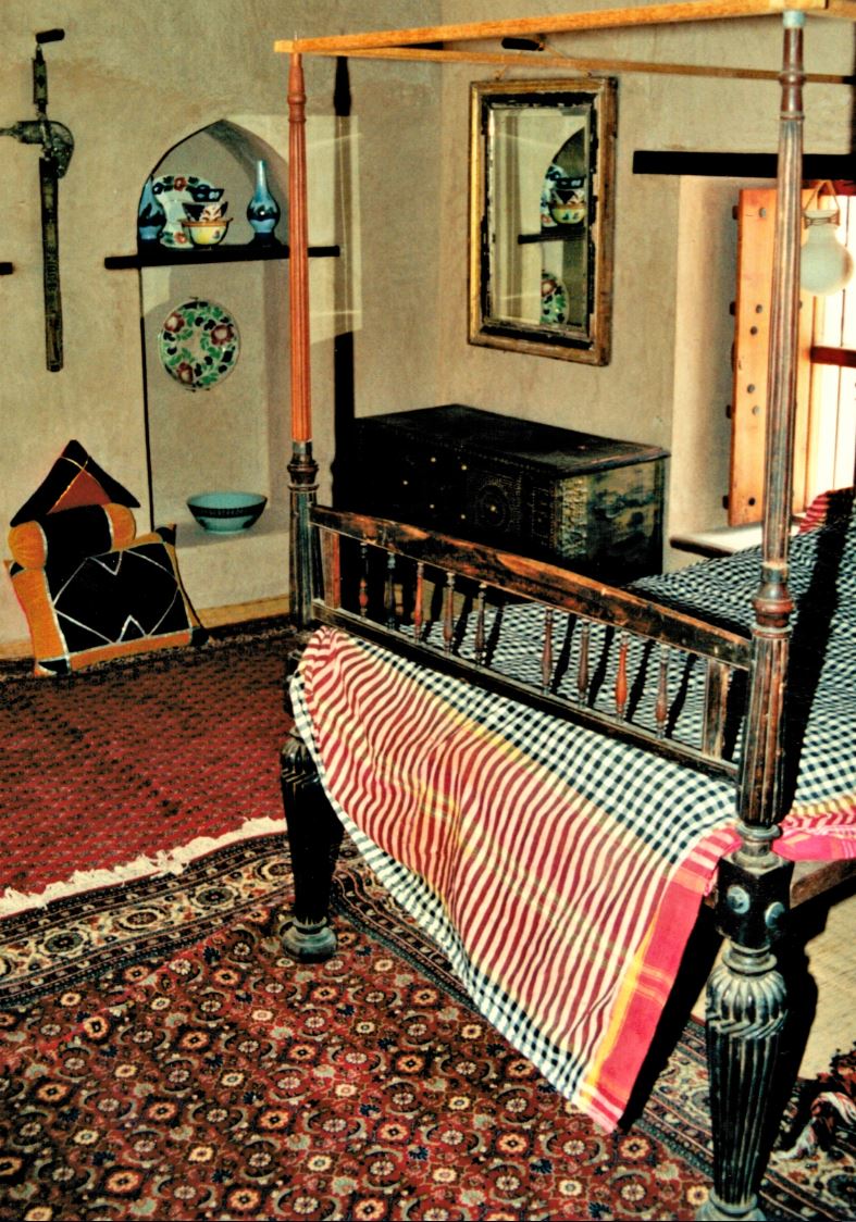 OMANI DESIGNS Omani silver antiques mandoos souq